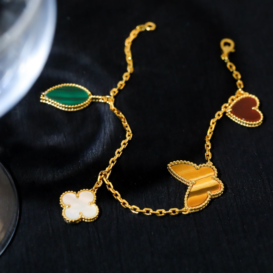 [VA]LUCKY SPRING 5-MOTIV-ARMBAND IN GOLD