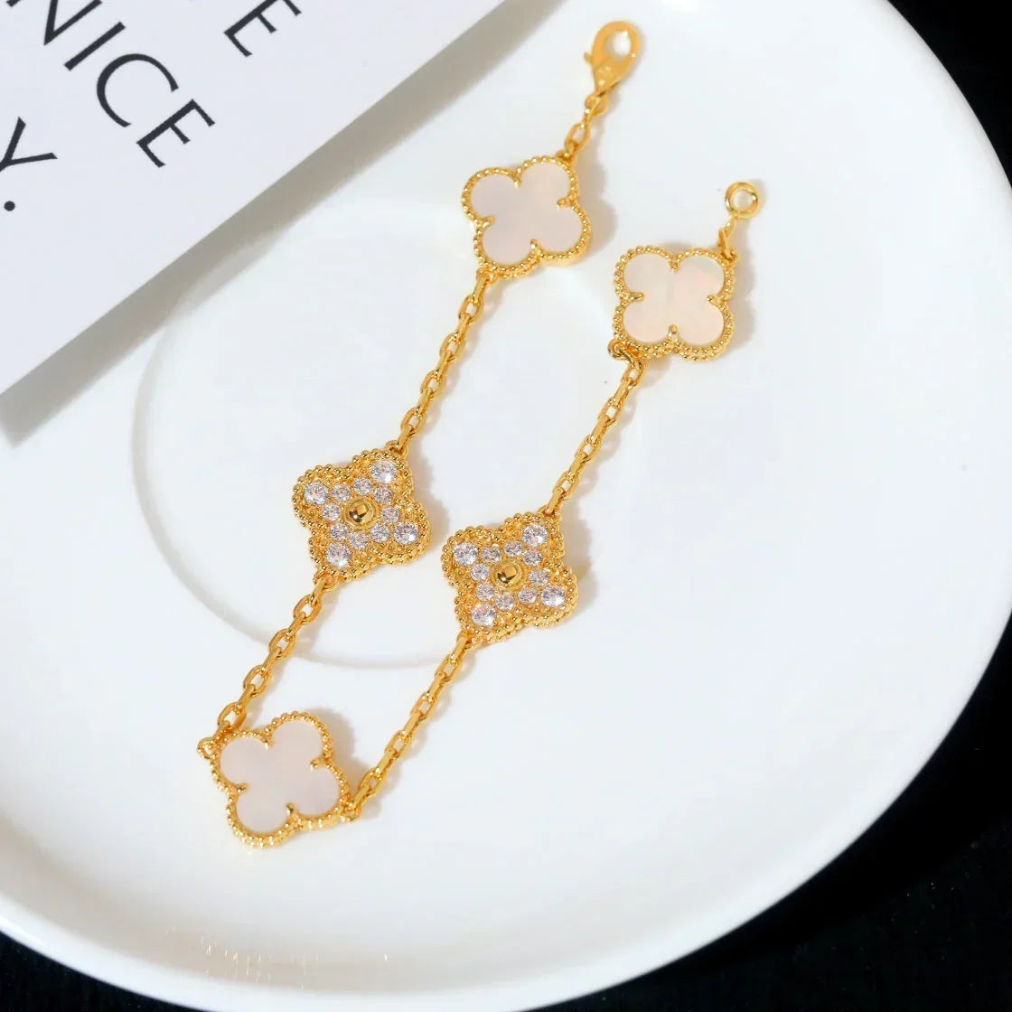 [VA]LUCKY CLOVER 5-MOTIF BRACELET - WHITE MOTHER-OF-PEARL COLLECTION