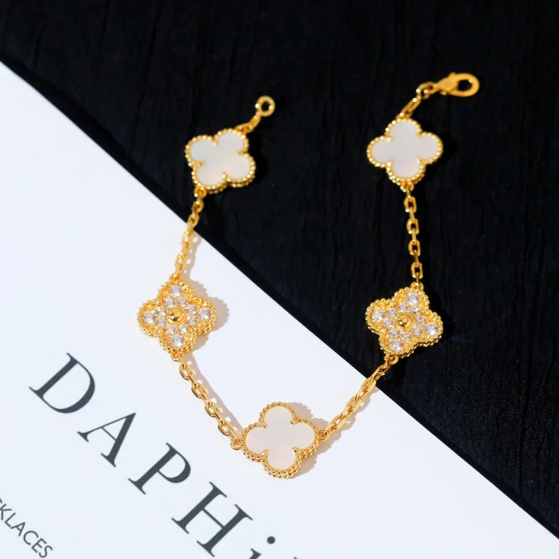 [VA]LUCKY CLOVER 5-MOTIF BRACELET - WHITE MOTHER-OF-PEARL COLLECTION