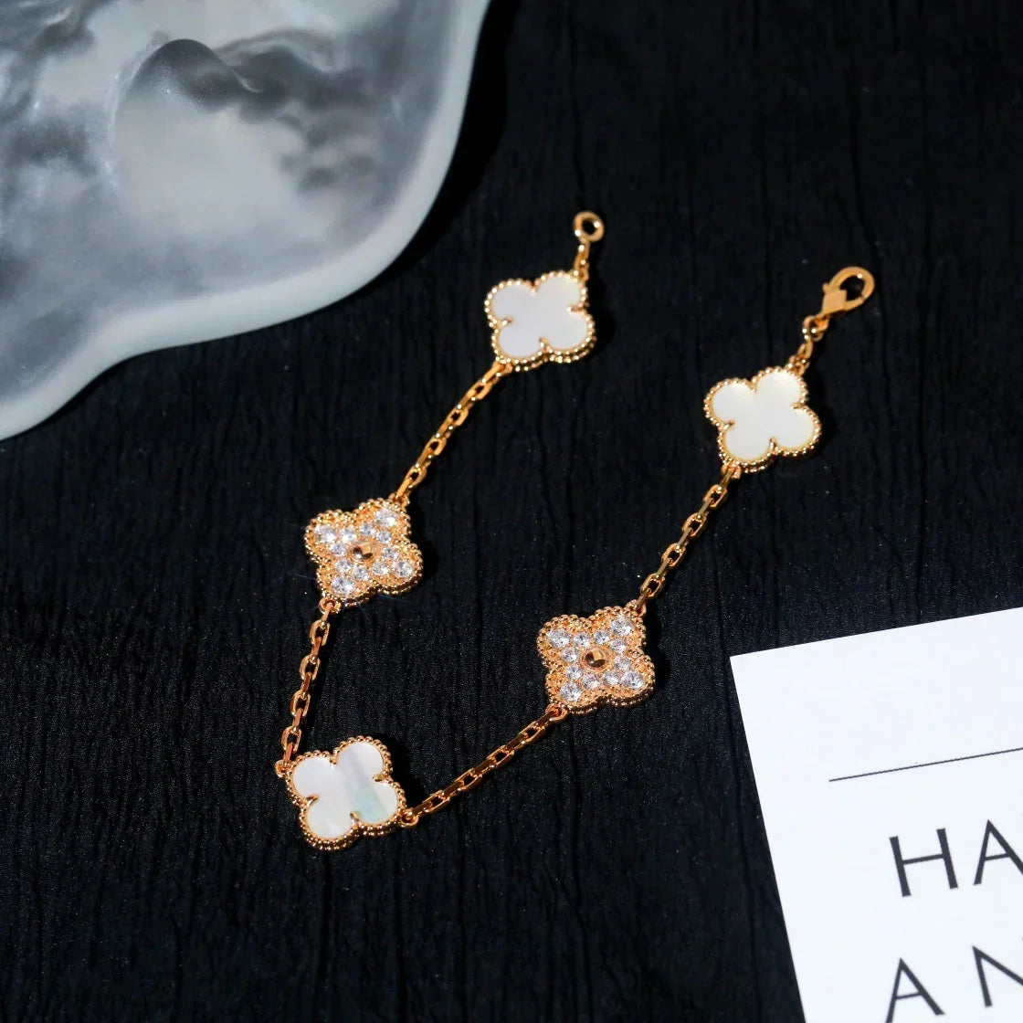[VA]LUCKY CLOVER 5-MOTIF BRACELET - WHITE MOTHER-OF-PEARL COLLECTION