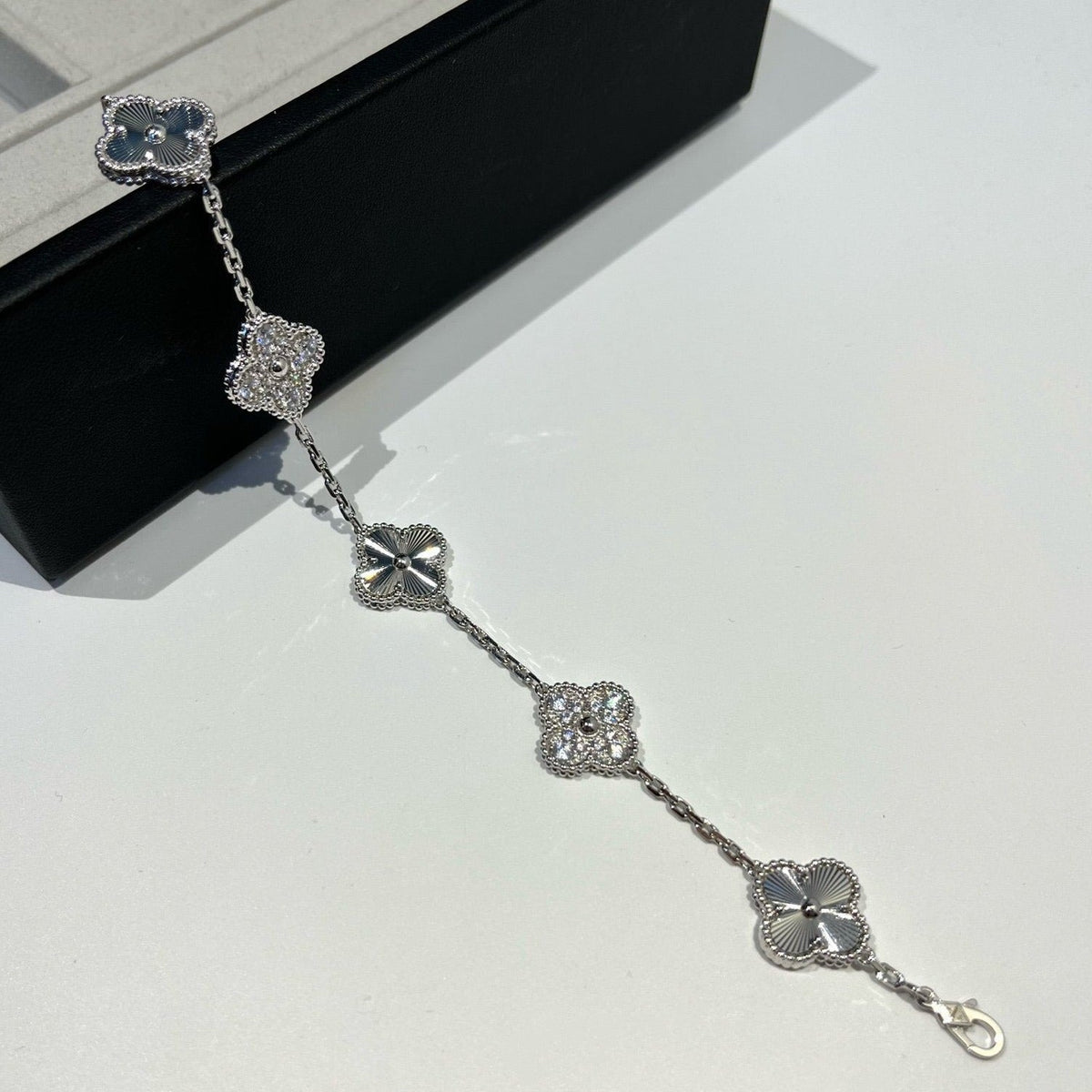 [VA]LUCKY CLOVER 5-MOTIF BRACELET - LASER COLLECTION