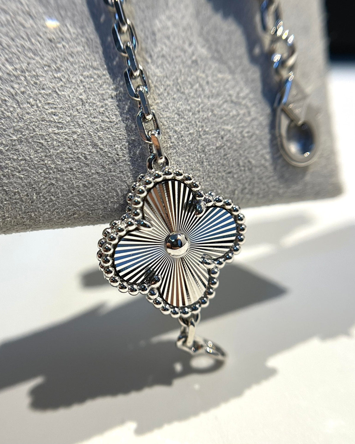 [VA]LUCKY CLOVER 5-MOTIF BRACELET - LASER COLLECTION