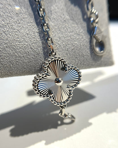 [VA]LUCKY CLOVER 5-MOTIF BRACELET - LASER COLLECTION