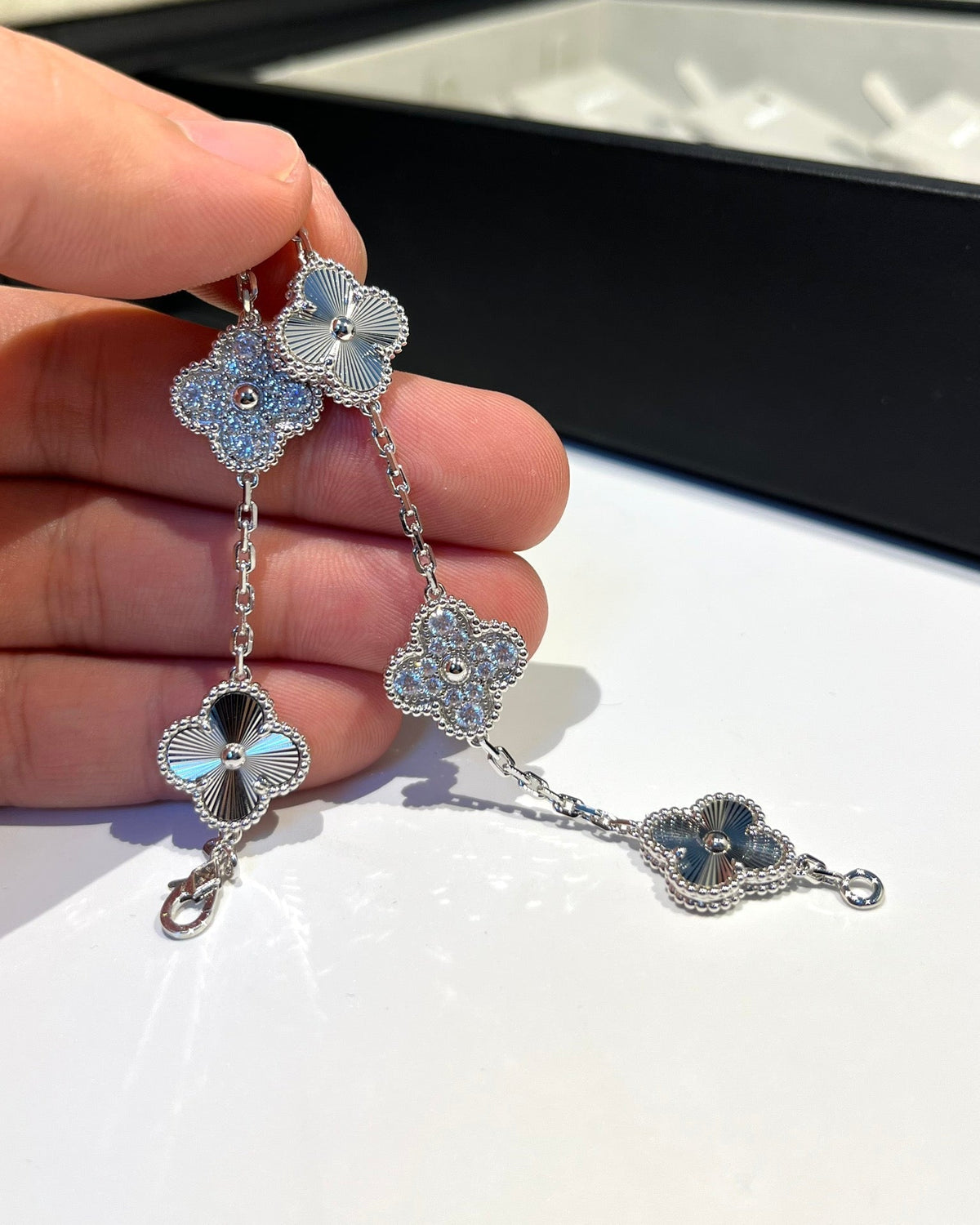 [VA]LUCKY CLOVER 5-MOTIF BRACELET - LASER COLLECTION