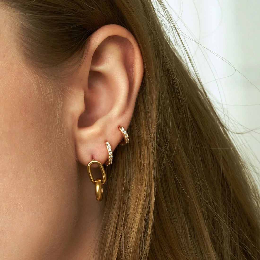 [VA]Alexandria Huggie Earrings