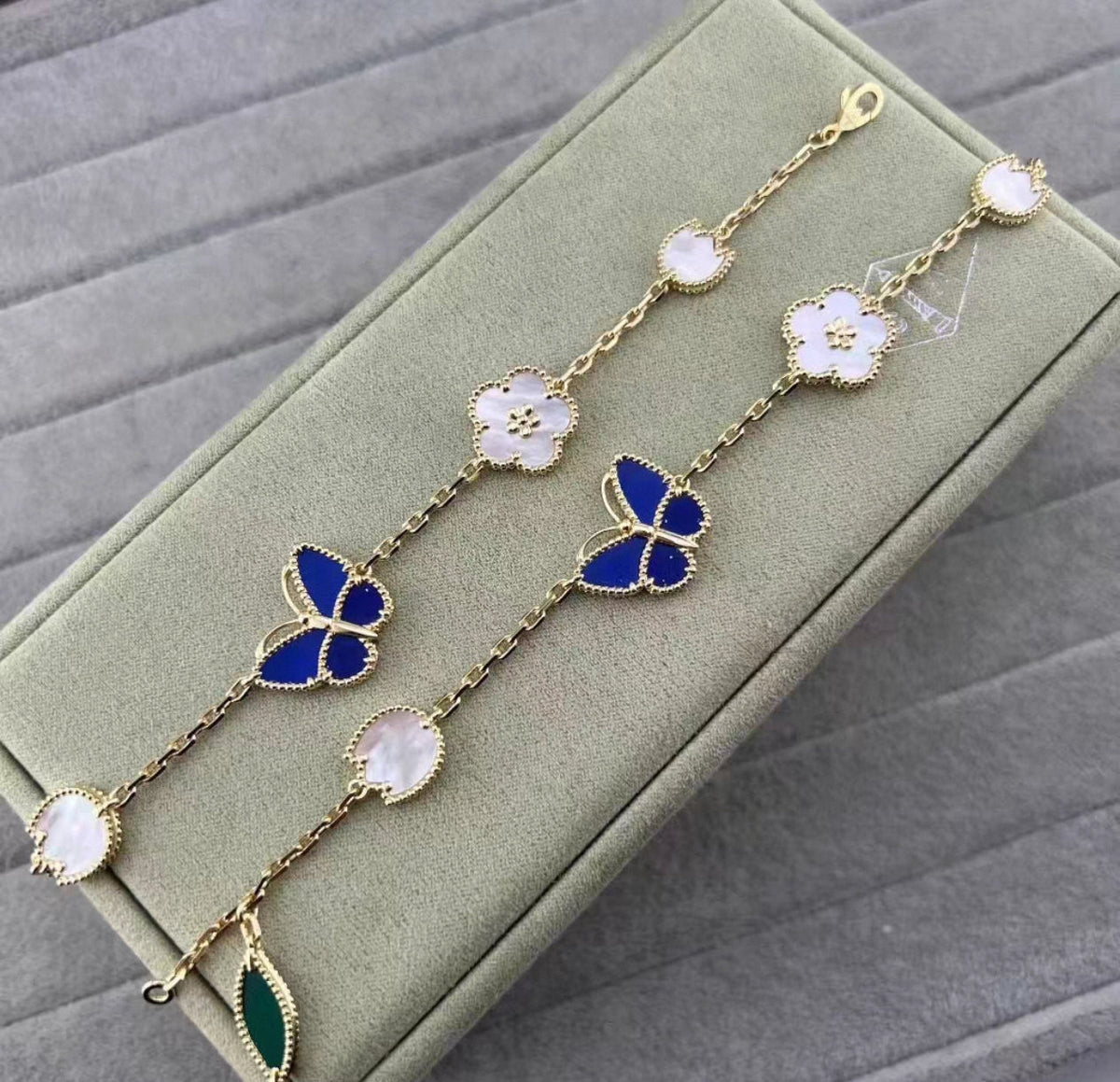 [VA ]LUCKY SPRING GOLD BLUESTONE WHITE MOTHER-OF-PEARL BRACELET