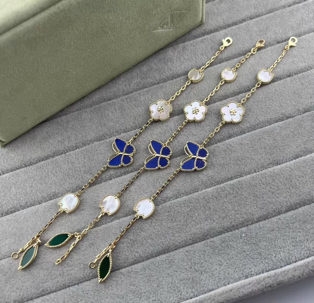[VA ]LUCKY SPRING GOLD BLUESTONE WHITE MOTHER-OF-PEARL BRACELET