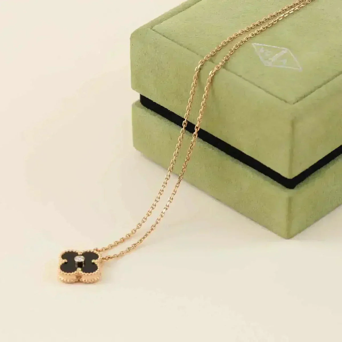 [VA]CLOVER 15MM DIAMOND ONYX HALSKETTE