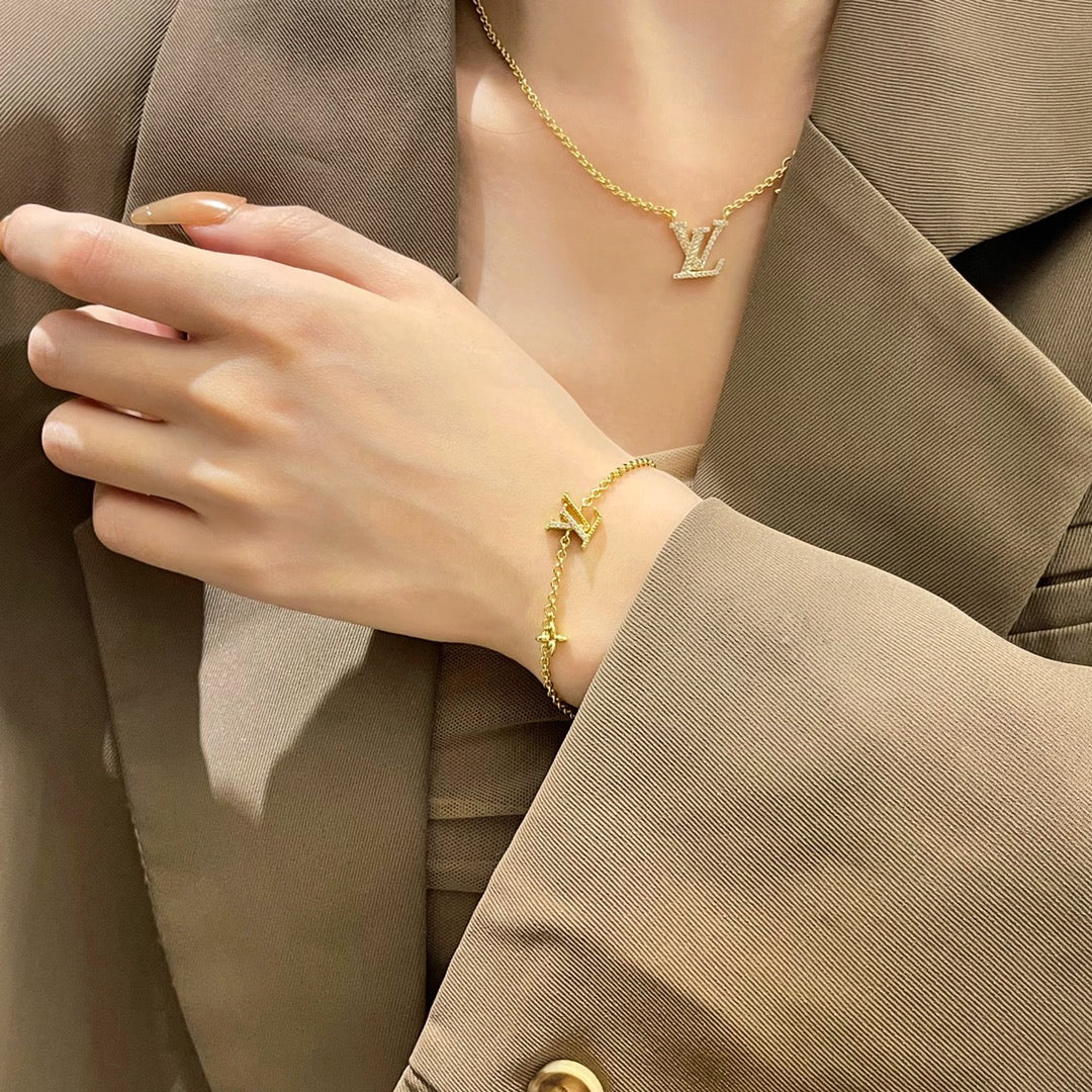 [VA]LOGO STAR MOTIF GOLD BRACELET