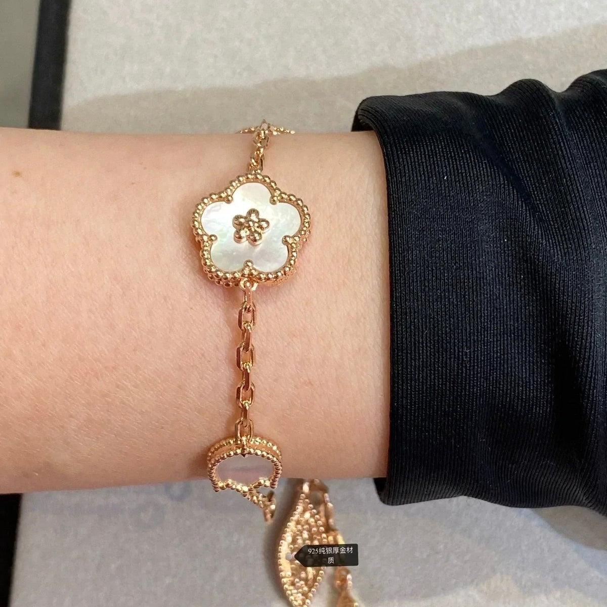 [VA]LUCKY SPRING ARMBAND MIT 5 MOTIVEN