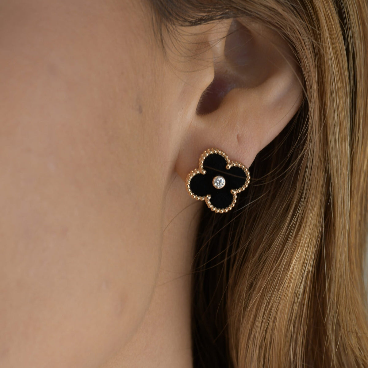 [VA]CLOVER MEDIUM 1 MOTIV OHRRINGE MIT ONYX UND DIAMANT