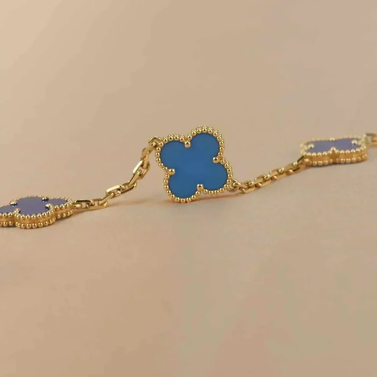 [VA]LUCKY CLOVER 5-MOTIF BRACELET - BLUE AGATE COLLECTION
