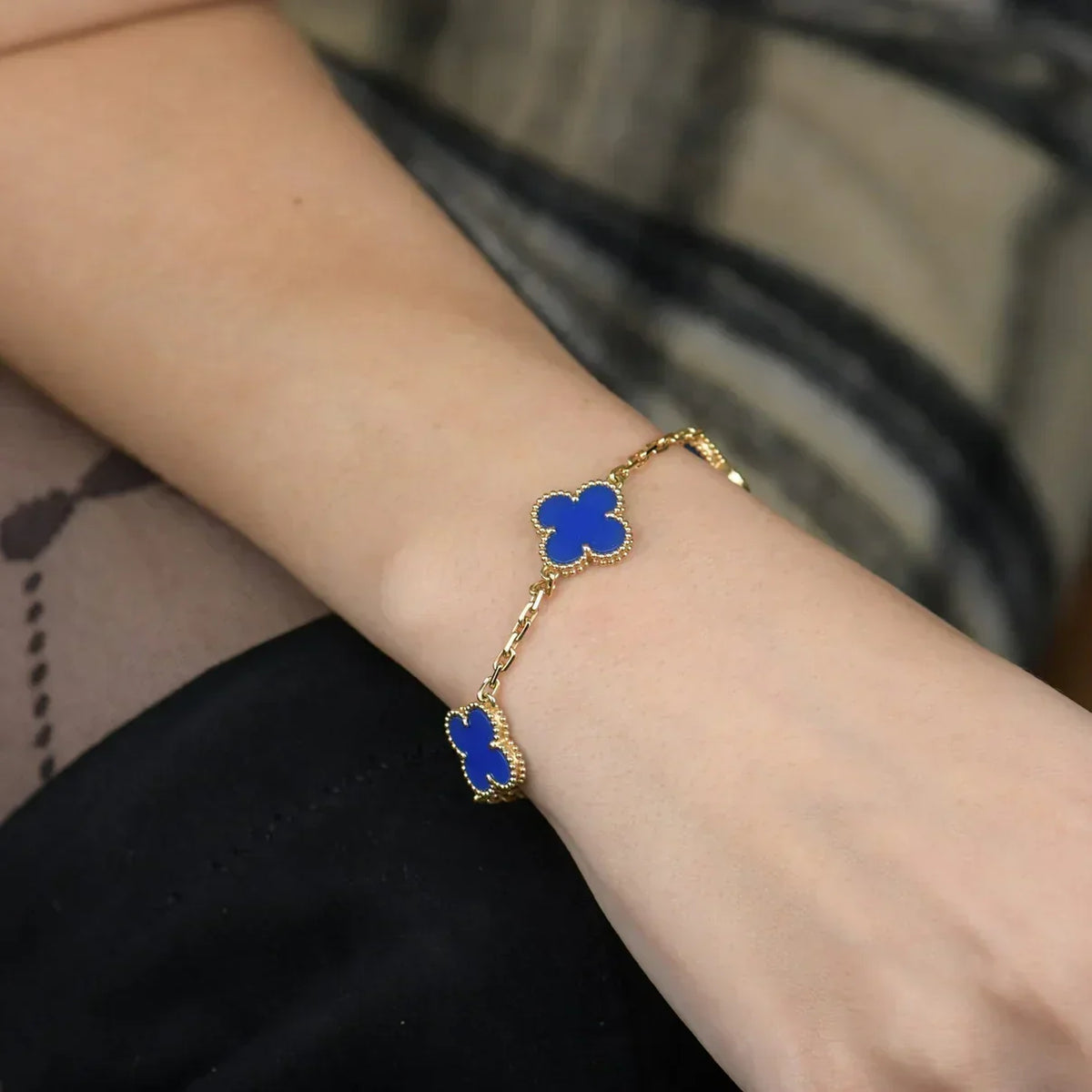 [VA]LUCKY CLOVER 5-MOTIF BRACELET - BLUE AGATE COLLECTION