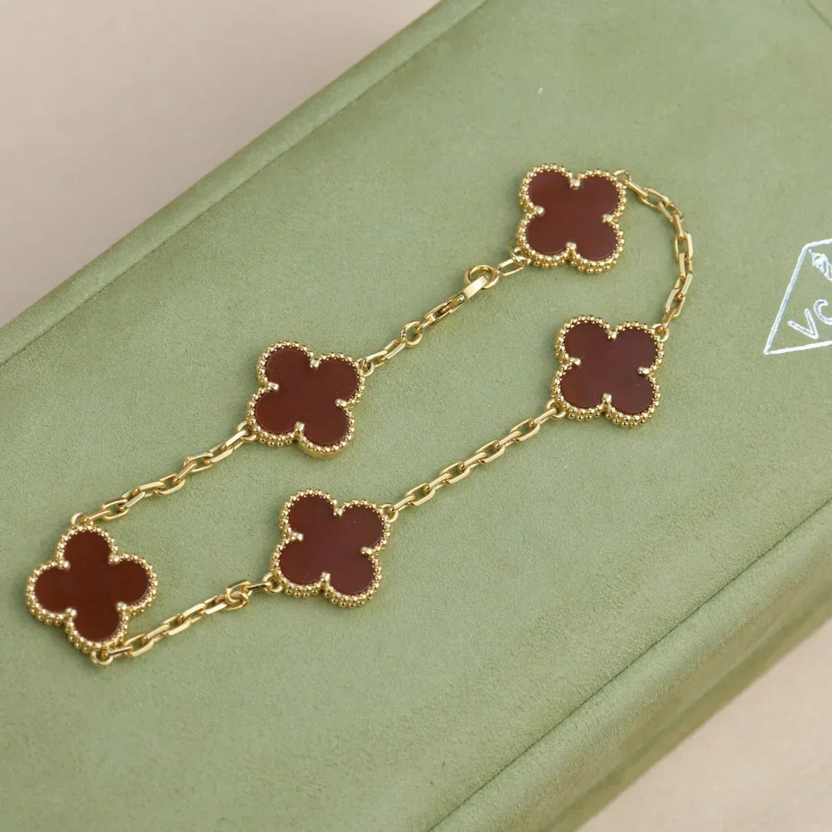[VA]LUCKY CLOVER 5-MOTIF BRACELET - RED CARNELIAN COLLECTION