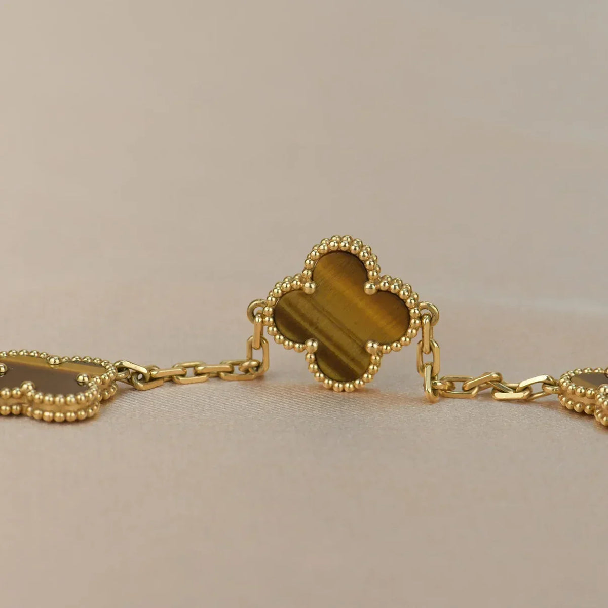 [VA]LUCKY CLOVER 5-MOTIF BRACELET -  TIGER’S EYE COLLECTION