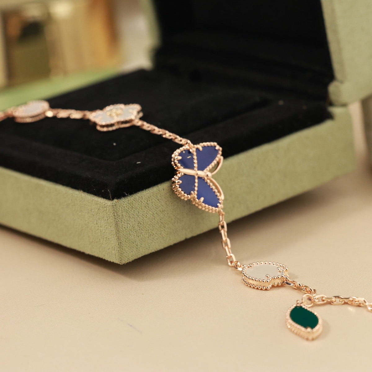 [VA]LUCKY SPRING BUTTERFLY 5 MOTIF BRACELET