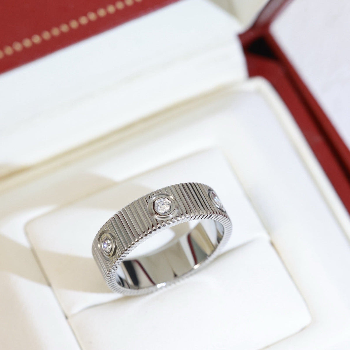 [VA]LOVE 6.5MM UNLIMITED RING, 6 DIAMONDS