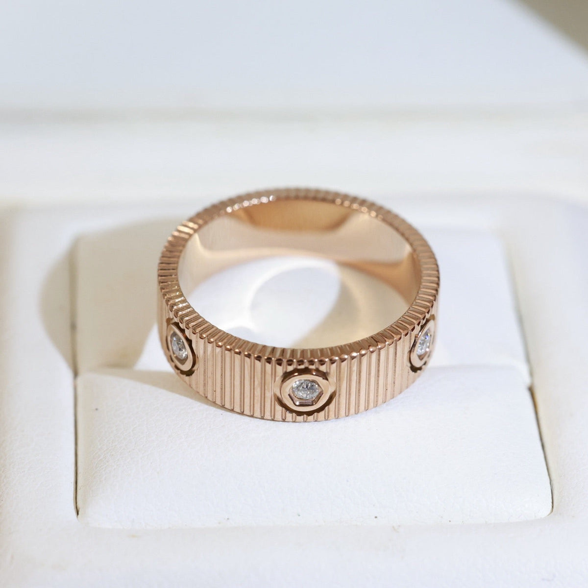 [VA]LOVE 6.5MM UNLIMITED RING, 6 DIAMONDS