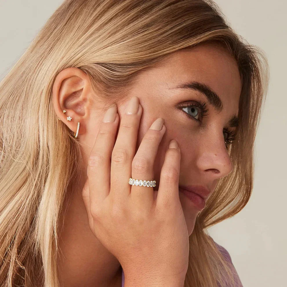 [VA]Antoinette Goldring mit Diamant-Imitat