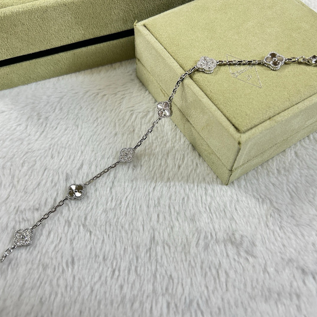 [VA]CLOVER ARMBAND MIT 6 MOTIVEN, DIAMANT BESETZT, LASER-GEFERTIGT