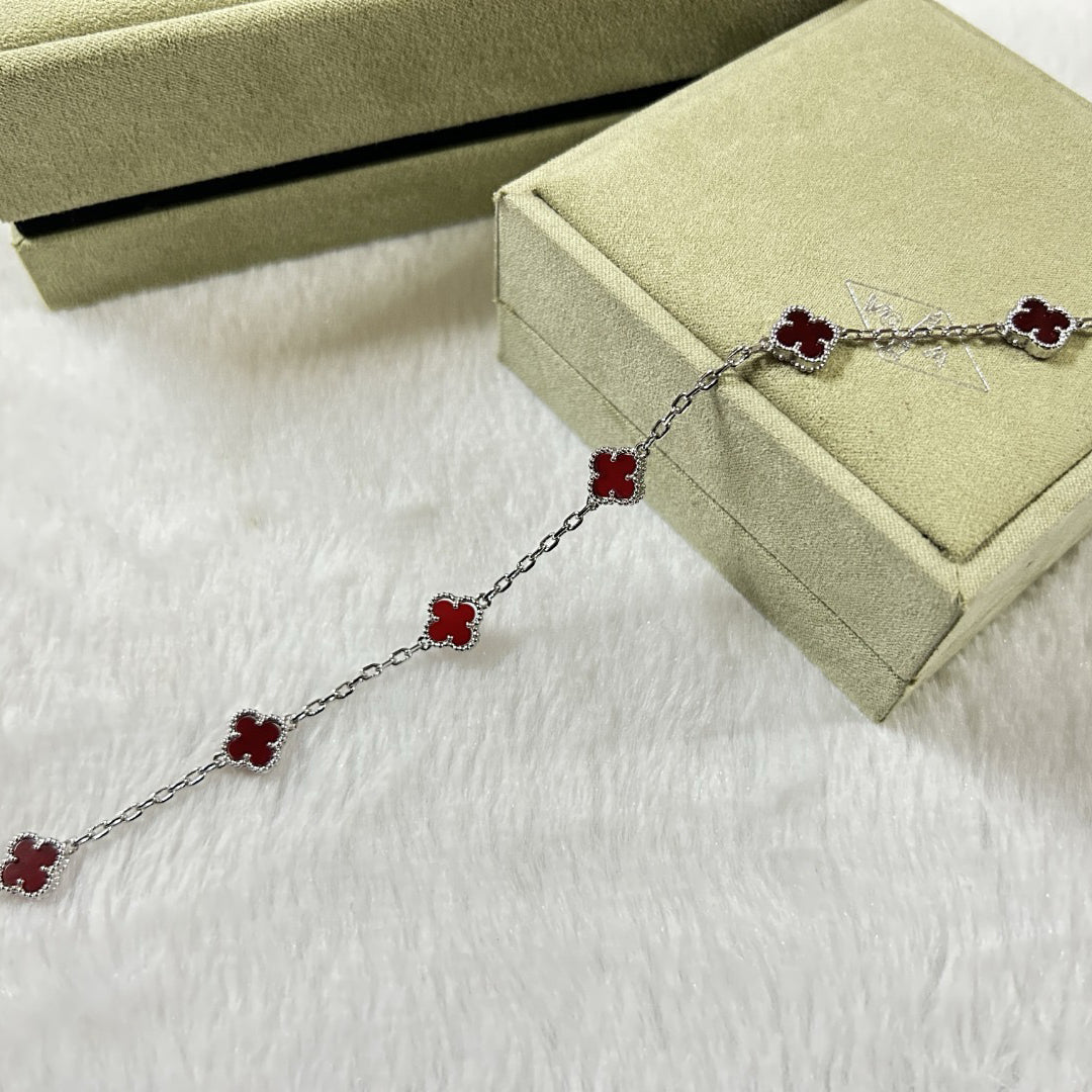[VA]CLOVER ARMBAND MIT 6 MOTIVEN, ROTE ACHAT