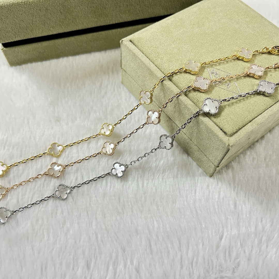 [VA]CLOVER ARMBAND MIT 6 MOTIVEN, WEISSE PERLMUTT