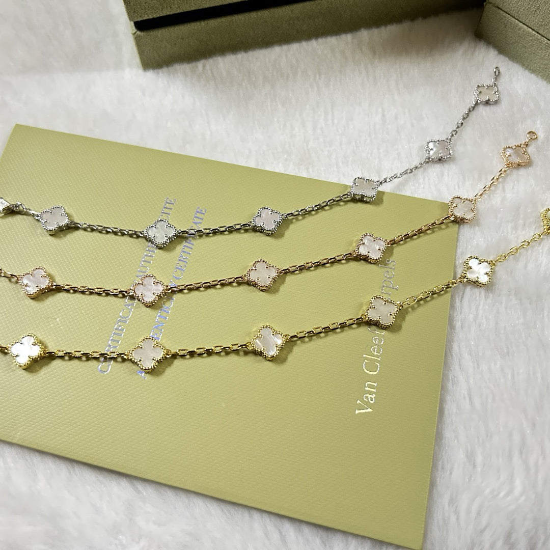 [VA]CLOVER ARMBAND MIT 6 MOTIVEN, WEISSE PERLMUTT