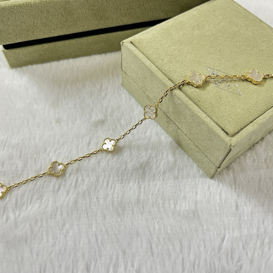 [VA]CLOVER ARMBAND MIT 6 MOTIVEN, WEISSE PERLMUTT