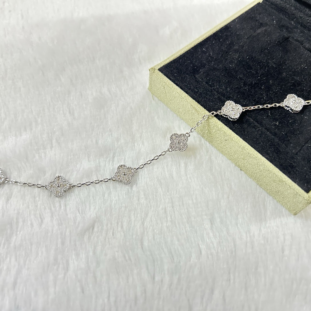 [VA]KLEEBATT ARMBAND MIT 6 MOTIVEN UND DIAMANTEN