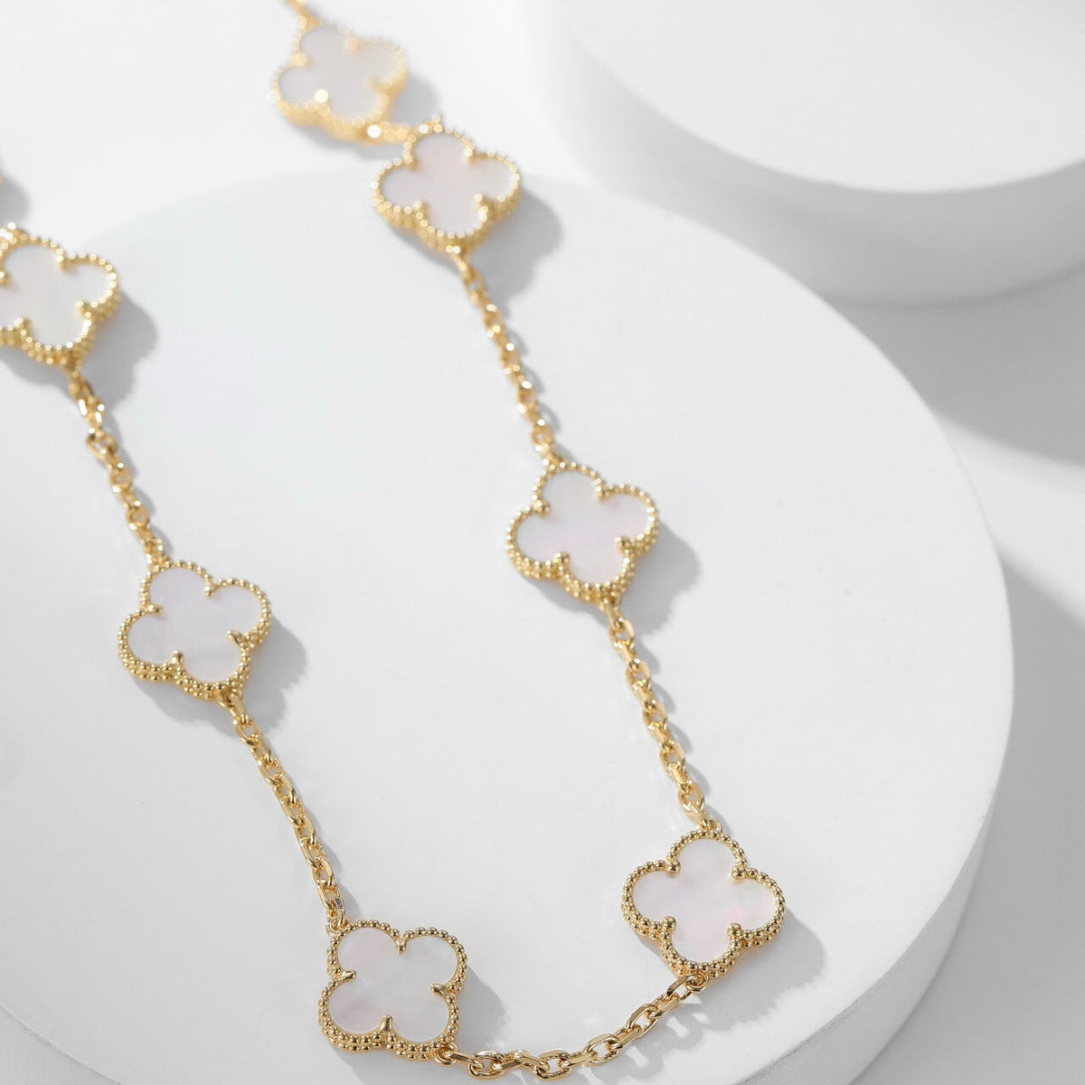 [VA]CLOVER HALSKETTE MIT 10 MOTIVEN AUS WEISSEM PERLMUTT