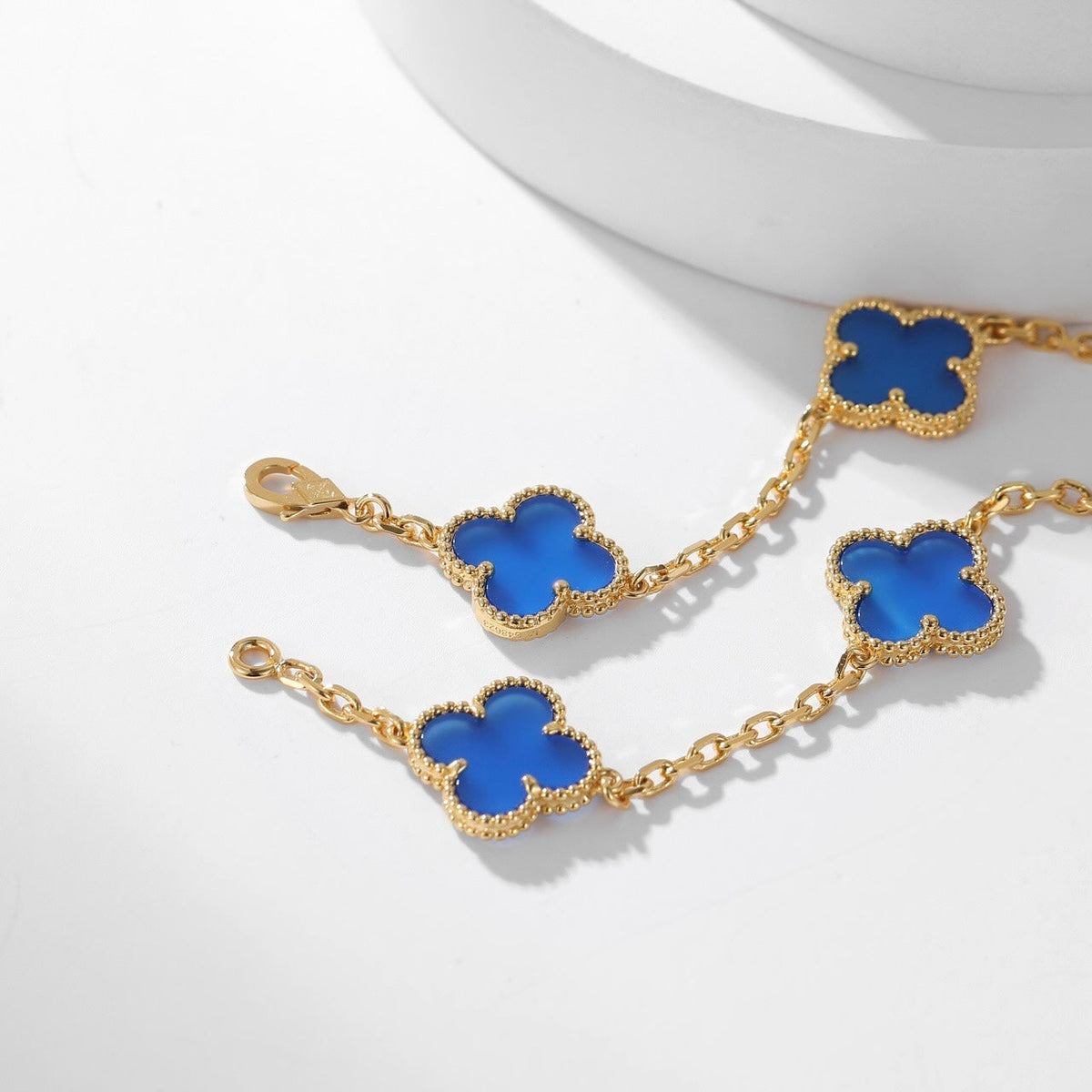 [VA]CLOVER 10-MOTIV-HALSKETTE AUS BLAUEM ACHAT