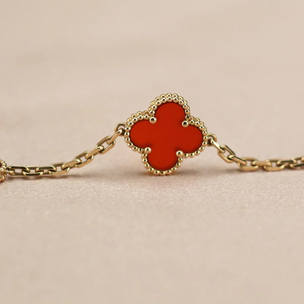 [VA]LUCKY CLOVER 5-MOTIF BRACELET - RED CARNELIAN COLLECTION