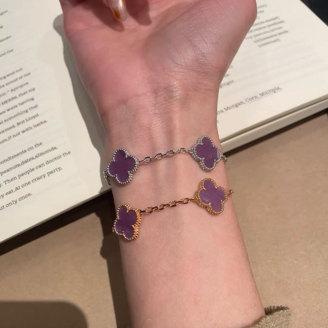 [VA]CLOVER ARMBAND MIT 5 MOTIVEN LILA VIOLETT