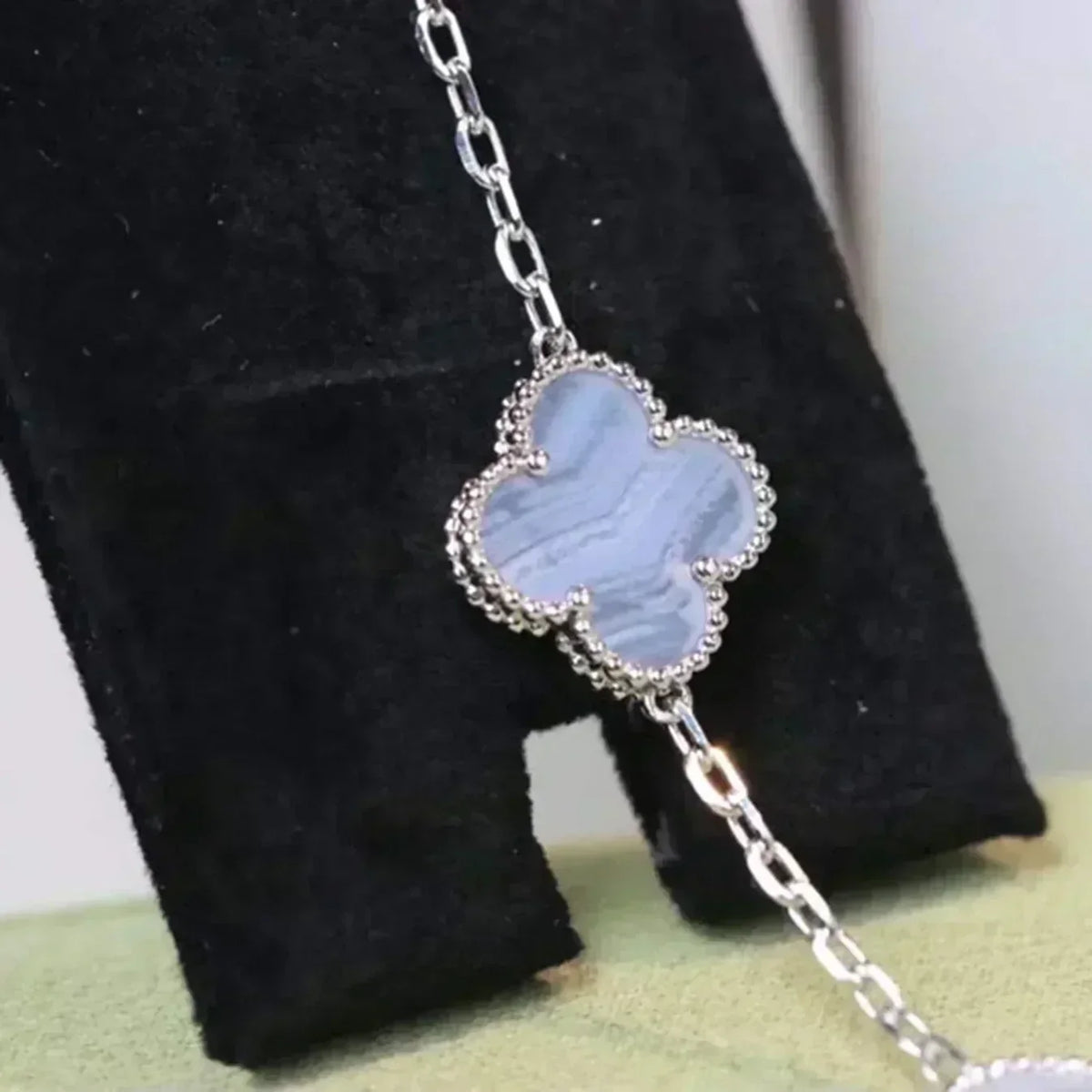 [VA]LUCKY CLOVER 5-MOTIV-ARMBAND - KOLLEKTION VIOLETTES CHALCEDON