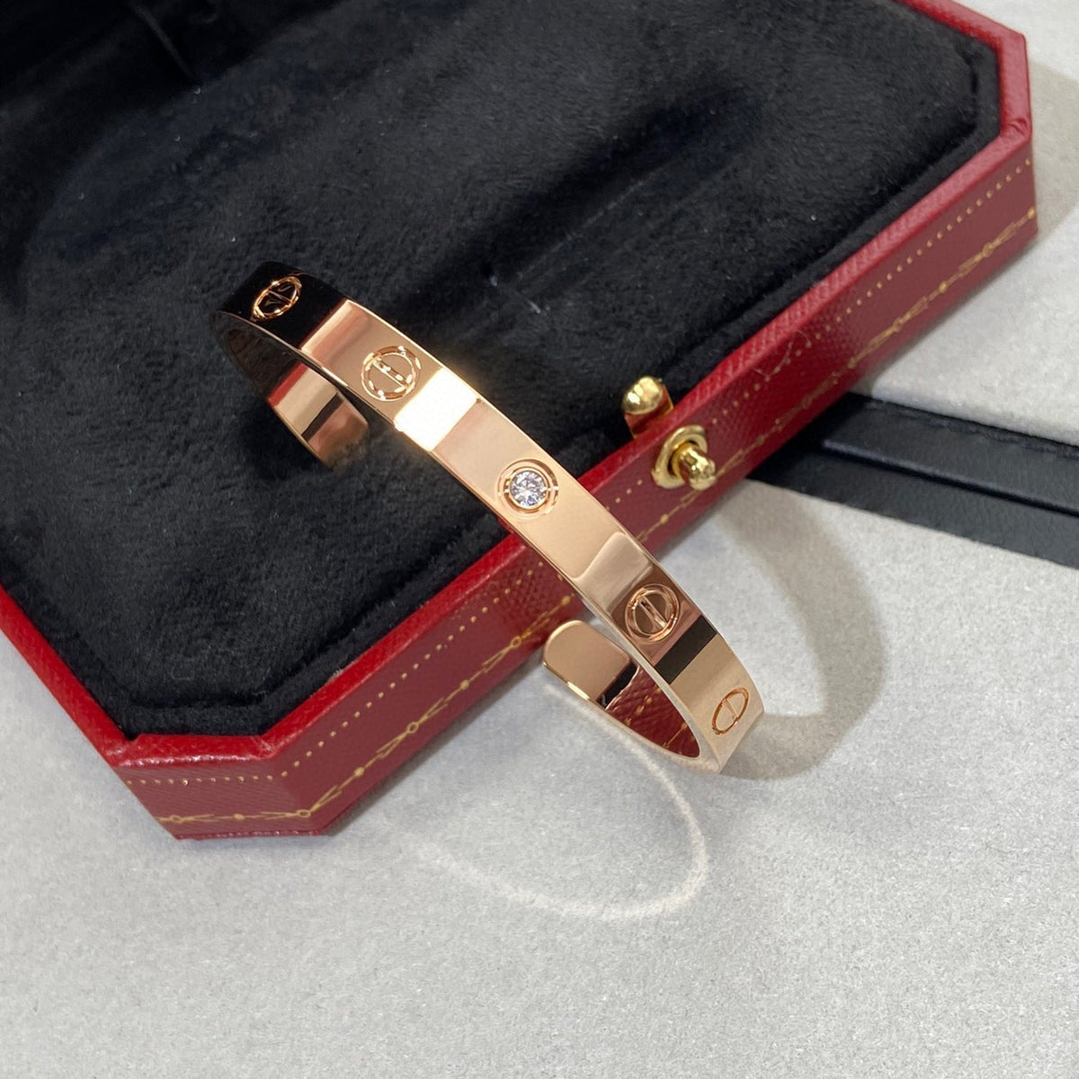 [VA]LOVE BRACELET 6.1MM 1 DIAMOND OPEN CUFF