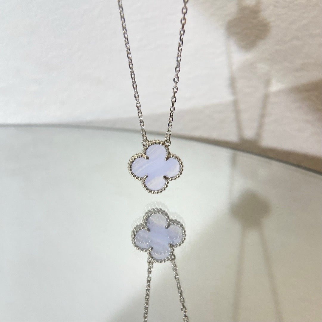 [VA]CLOVER 15MM HALSSETTE BLAUER CHALCEDON SILBER