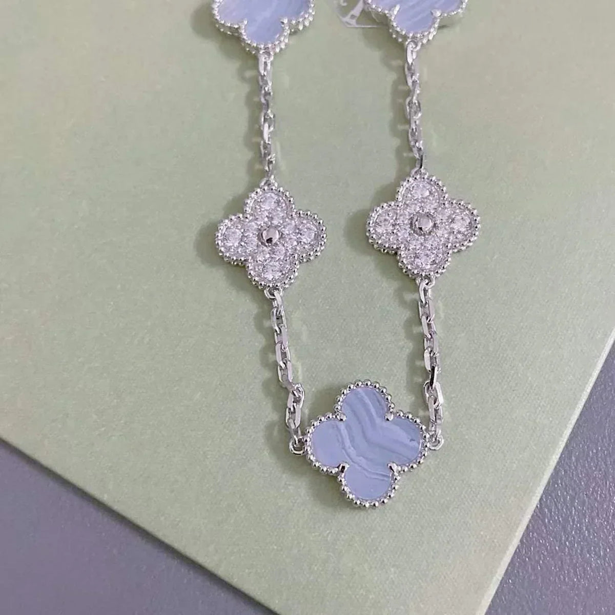 [VA]LUCKY CLOVER 5-MOTIV-ARMBAND - KOLLEKTION VIOLETTES CHALCEDON