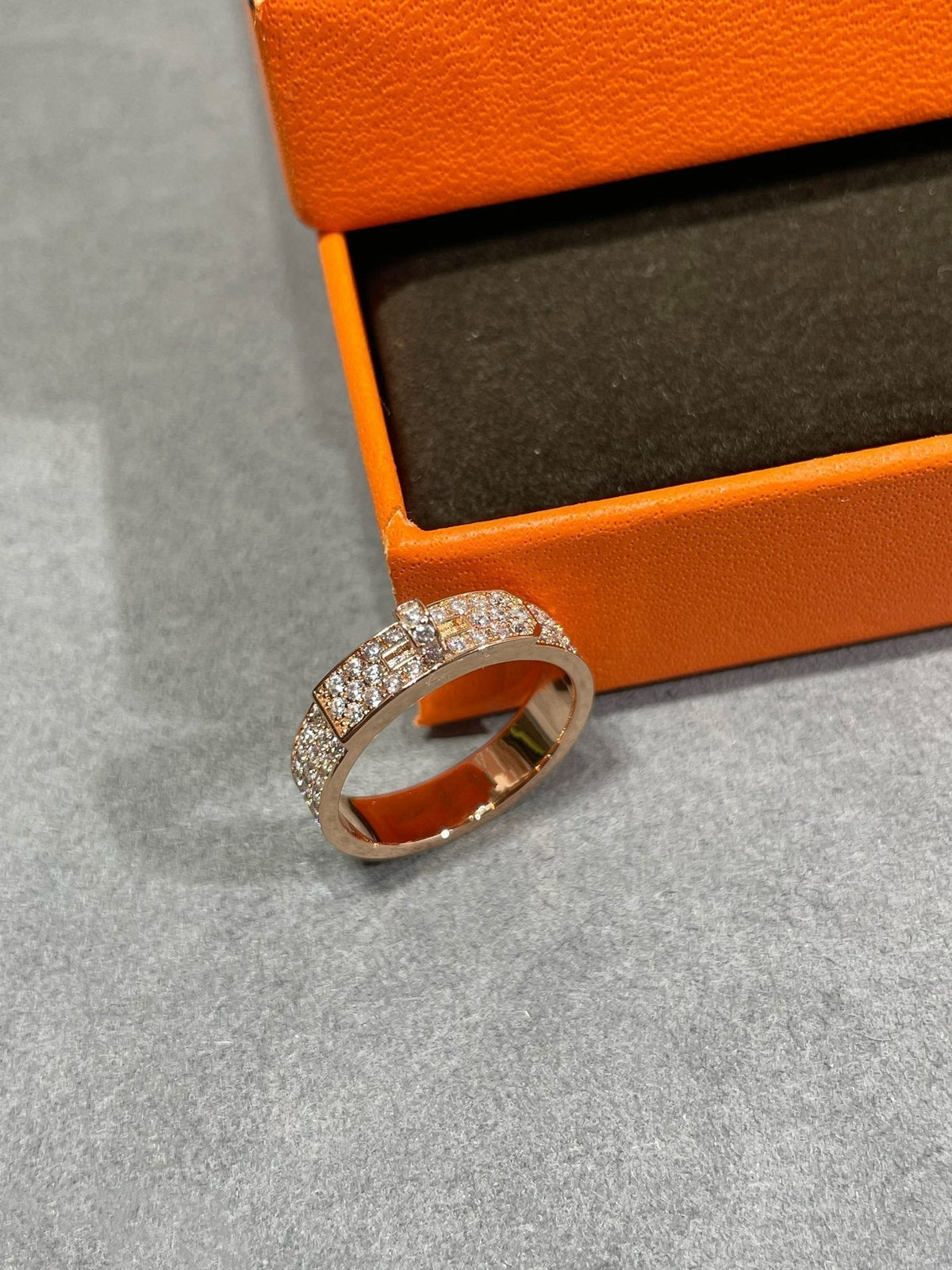 [VA]KELLY RING AUS ROSÉGOLD MIT DIAMANTEN