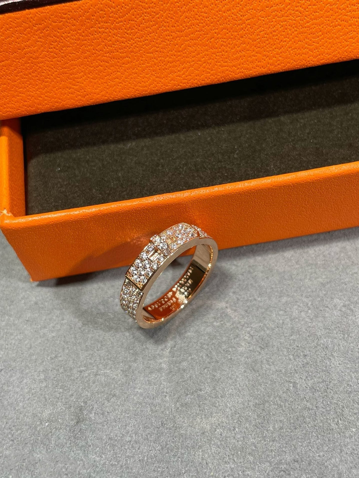 [VA]KELLY RING AUS ROSÉGOLD MIT DIAMANTEN