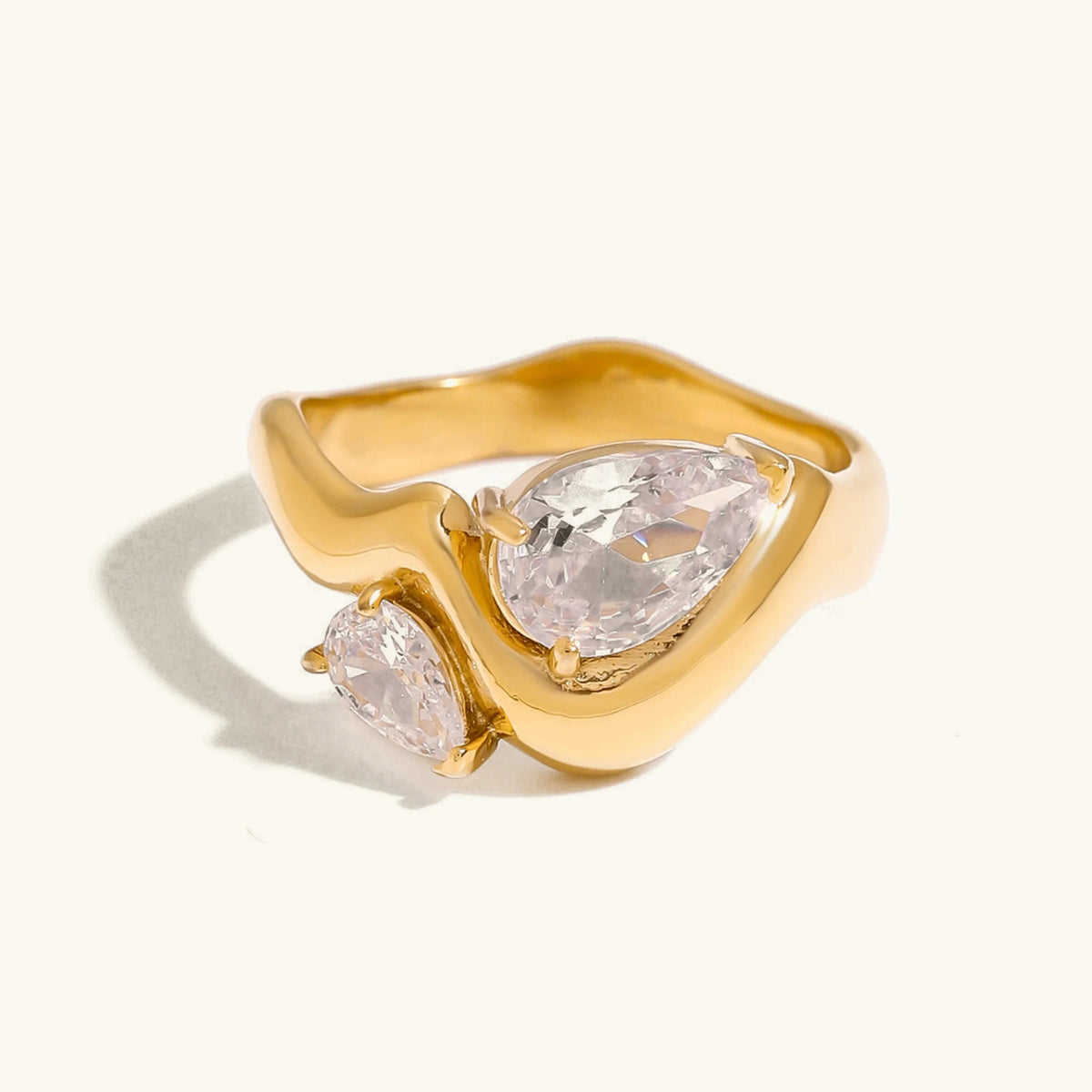 [VA]Soletta Diamant-Tropfen-Ring aus Gold
