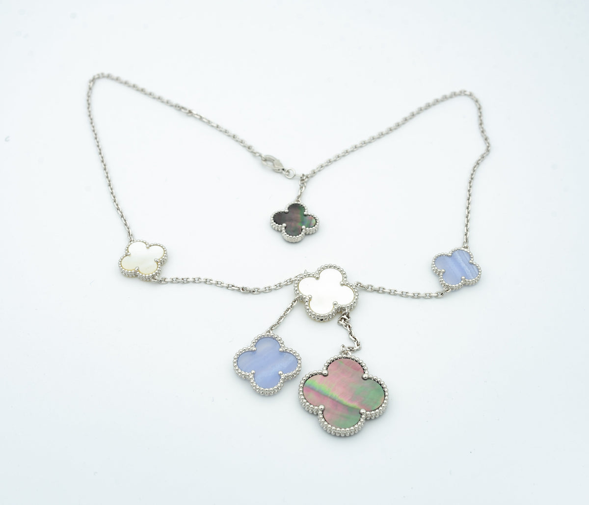 [VA]CLOVER-KETTE PERLMUTT CHALCEDON SILBER 6 MOTIVE