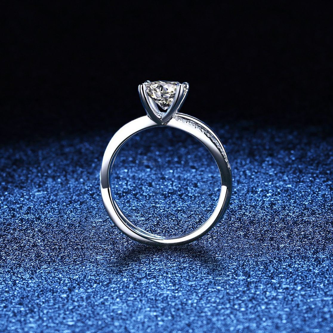 [VA]ELEGANTER MOISSANIT-VERLOBUNGSRING MIT 4-KRAFFEN-CROSSOVER-DESIGN