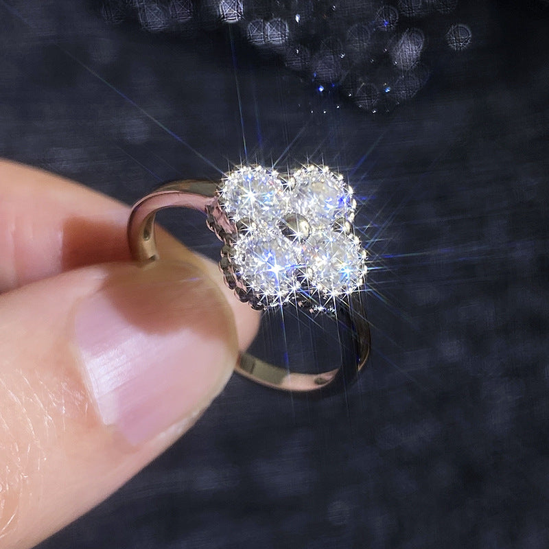 [VA]ELEGANTER VIERBLÄTTRIGER KLEEBATT-MOISSANIT-RING