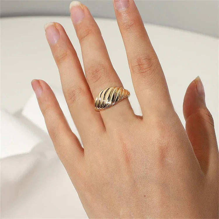 [VA]Ylenna Gold Croissant-Ring