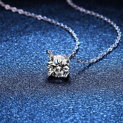 [VA]CLASSIC FOUR-PRONG SOLITAIRE MOISSANITE NECKLACE