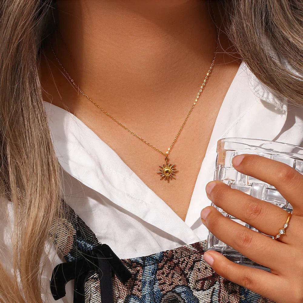 [VA]Eliora Gold Sun Necklace