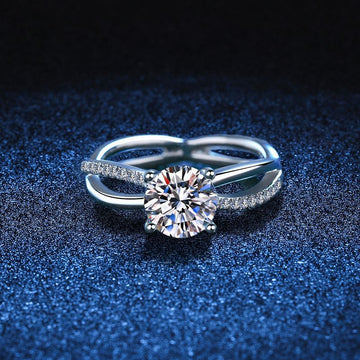 [VA]ELEGANTER MOISSANIT-VERLOBUNGSRING MIT 4-KRAFFEN-CROSSOVER-DESIGN