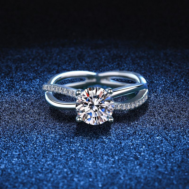 [VA]ELEGANTER MOISSANIT-VERLOBUNGSRING MIT 4-KRAFFEN-CROSSOVER-DESIGN
