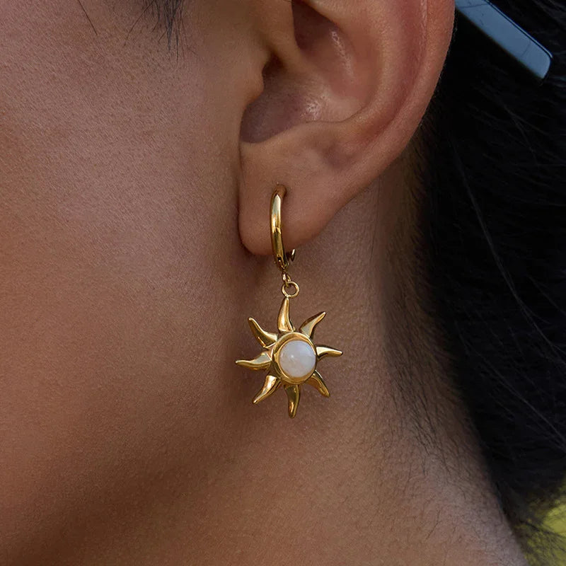 [VA]Helia Sun-shaped Moonstone Earrings