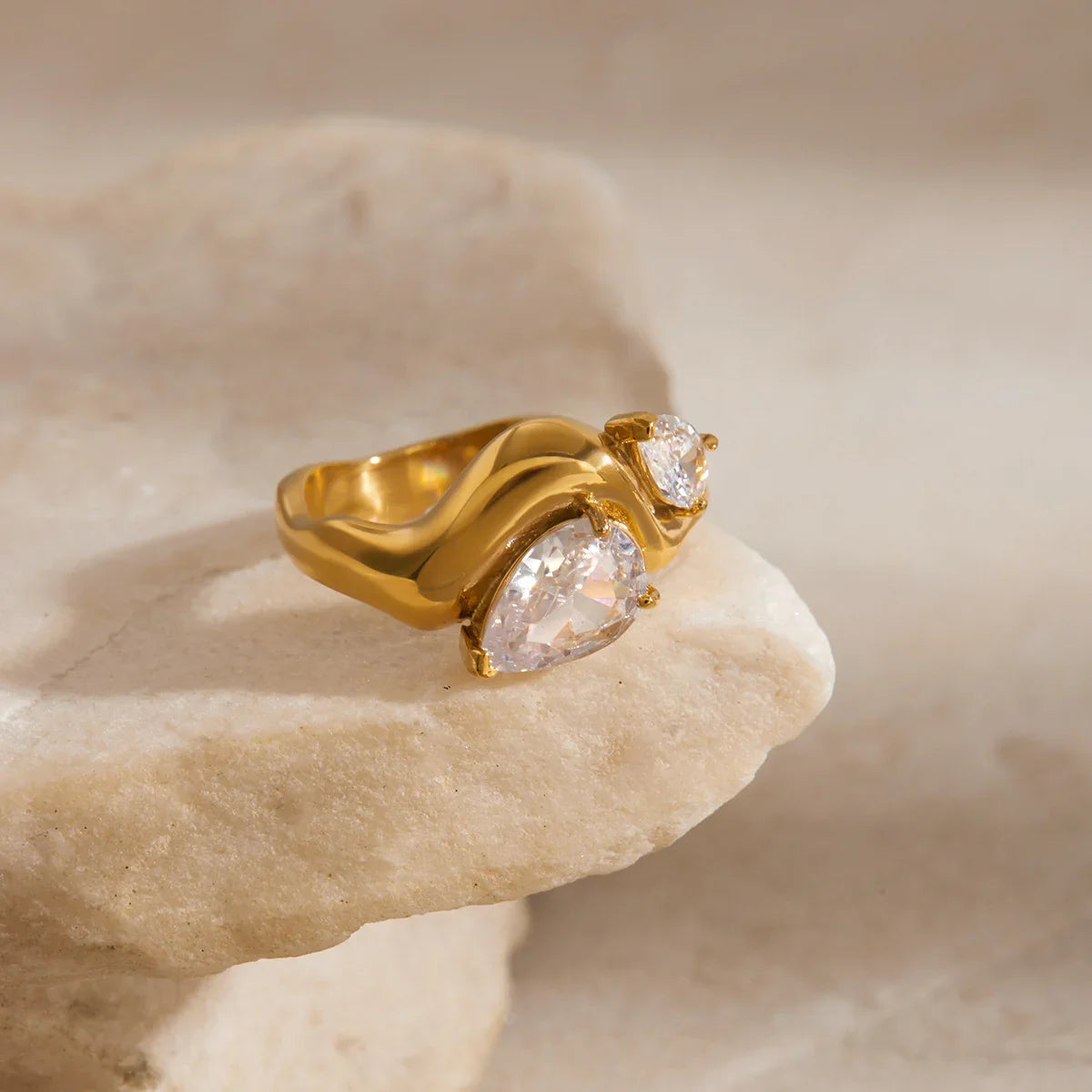 [VA]Soletta Diamant-Tropfen-Ring aus Gold